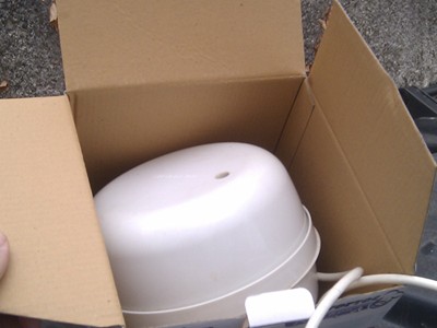 Heute habe ich mich von einem alten Freund Abschied genommen. Er liegt nun nach 20 Jahren treuen Diensten im Müllcontainer zwischen leeren Chipstüten, Raviolidosen und gefüllten Windeln vom kleinen Bub...